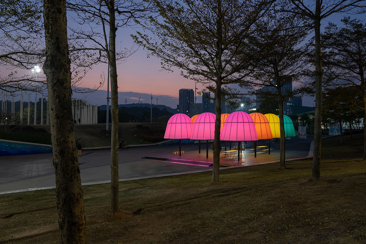 07-Dream-Glow-Pavilion-Daxing-Jizi-Design-night-view-from-the-lawn-photo-by-Zhang-Chao