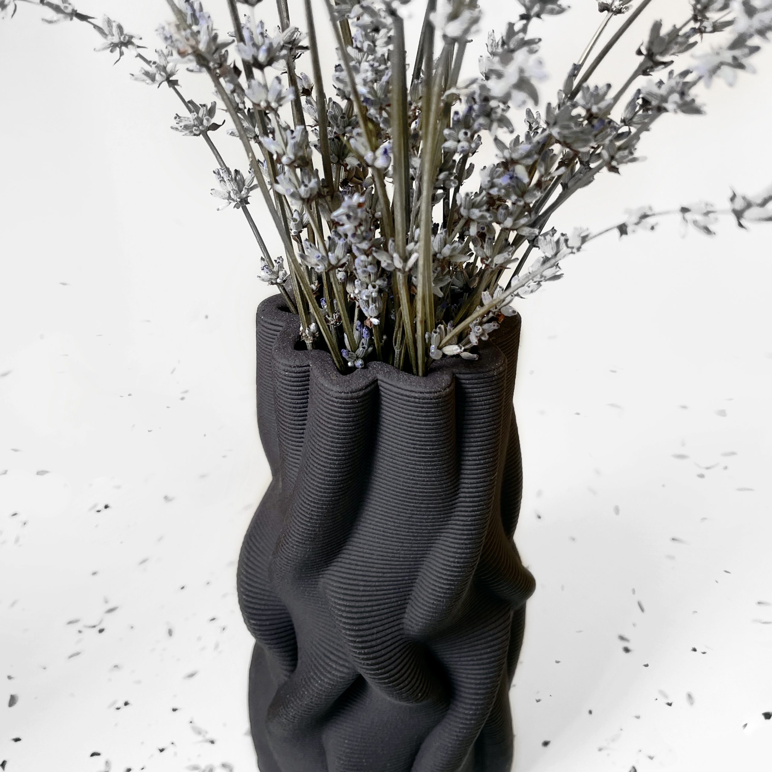 Intertwined Vase Black 1