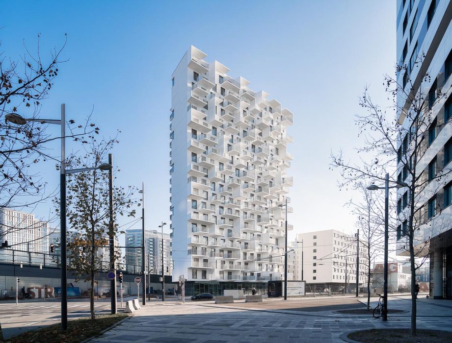 the-metropolitan-apartments-delugan-meissl-associated-architects_2