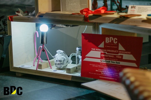 UniCredit Tiriac Bank inaugureaza Bradul – concept de Craciun al designerilor romani de obiect