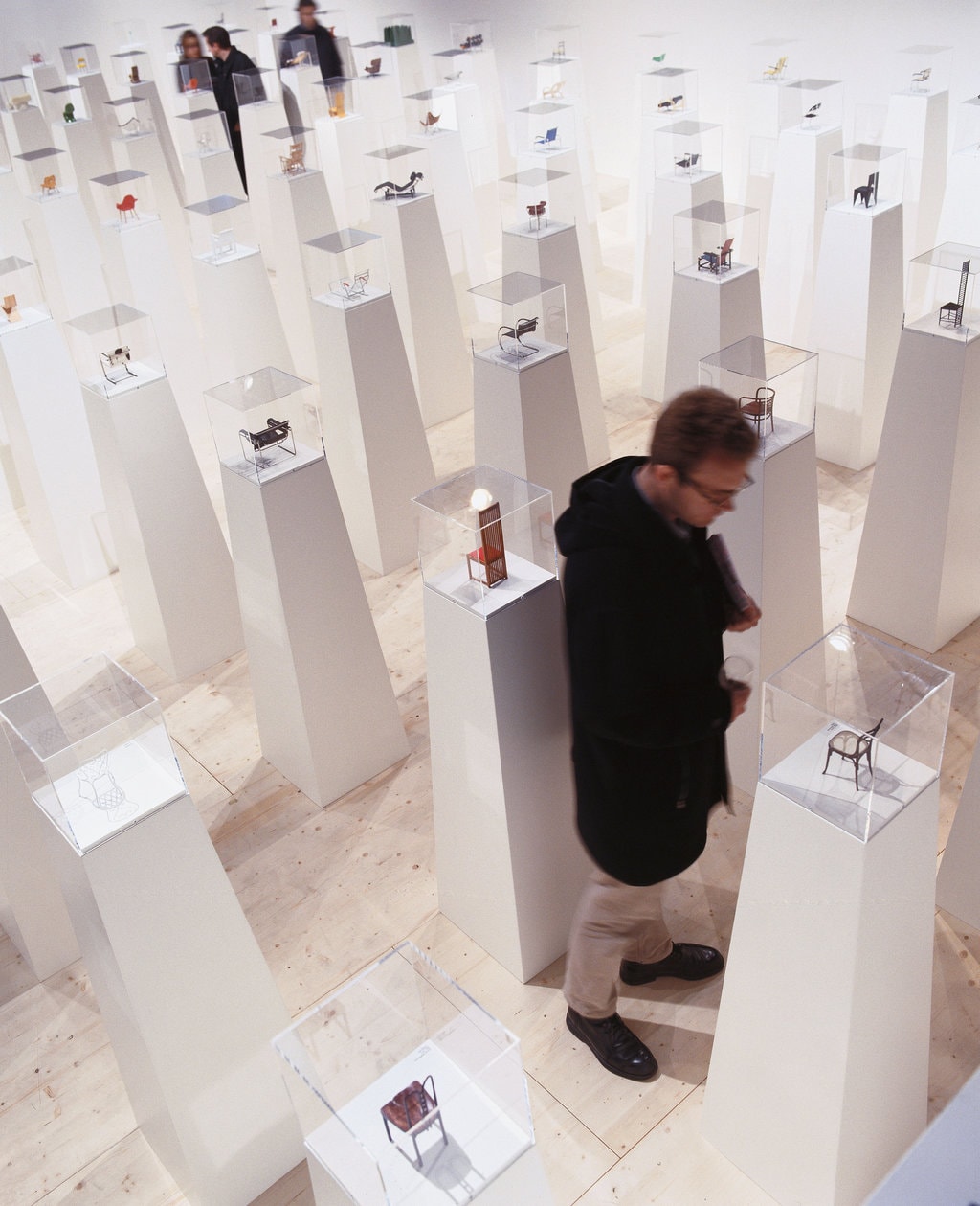 Expoziţia “100 de miniaturi” soseşte la Bucureşti