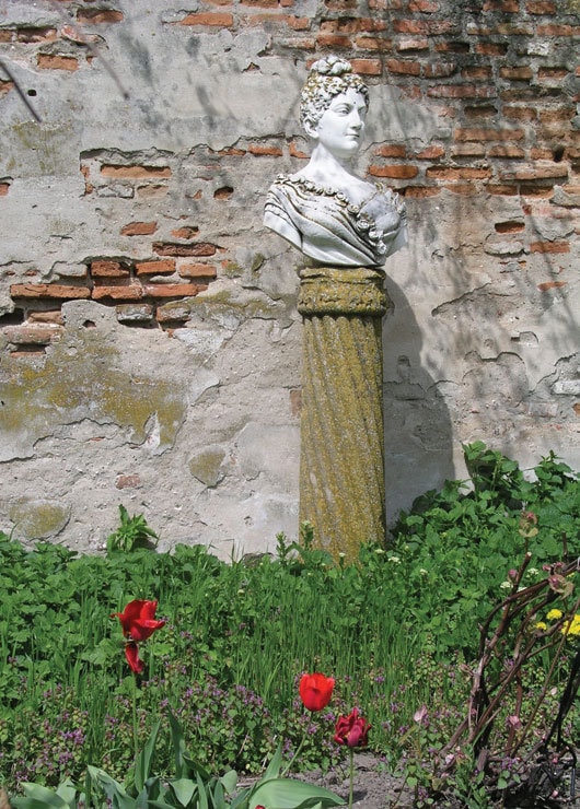 Piatra şi lutul – expoziţie la Muzeul Udrişte Năsturel din Hereşti