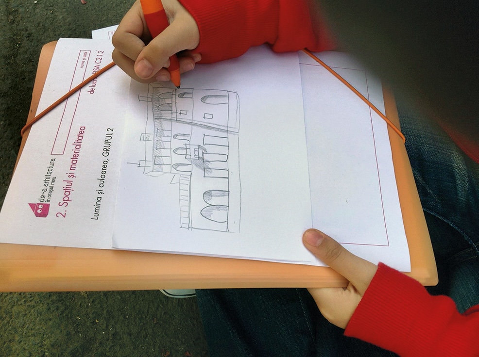 Despre arhitectură pe înţelesul copiilor (3). De-a arhitectura