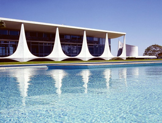Oscar Niemeyer la 104 ani