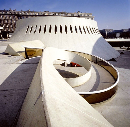 Oscar Niemeyer la 104 ani