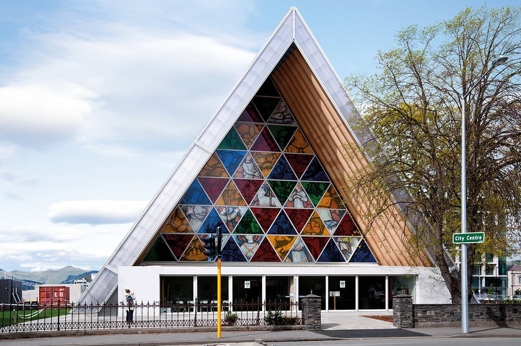 Arhitectura faţadelor de sticlă. Christchurch Cardboard Cathedral